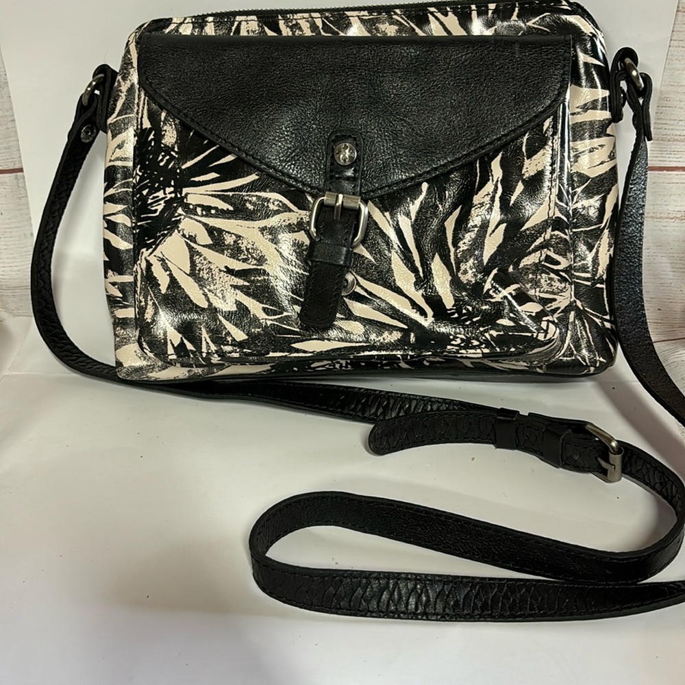 Patricia Nash Crossbody purse.  Sunflower black/white.